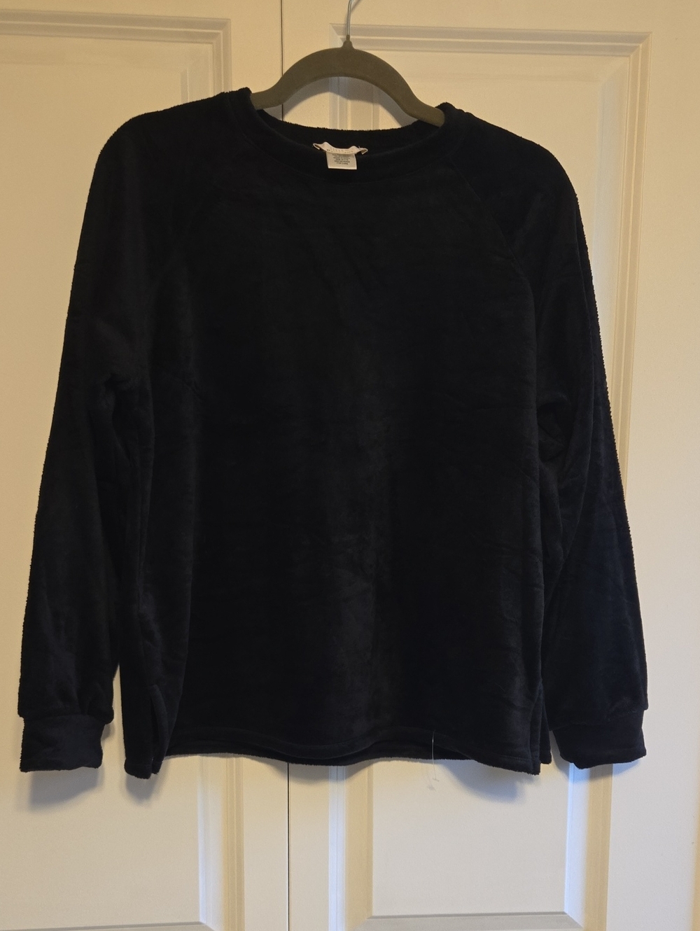 URBAN Romantics Black Plush Crewneck Sweatshirt - M